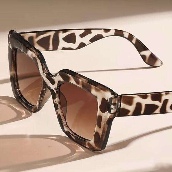 NEW NORDSTROM Black Tan Brown $78 Tortoiseshell Plastic Sunglasses Sunnies Y2K